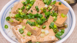カレイの煮付け『汁』と豆腐の丼