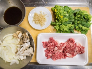 オイスターソース、醤油、日本酒を合わせておく