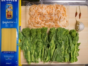 菜の花、釜揚げサクラエビ、ニンニク、唐辛子、パスタ