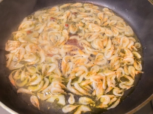 桜エビ、パスタの茹で汁