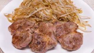 ラム肩ロースの黒瀬スパイス焼き