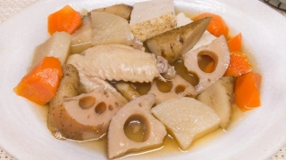 鶏手羽先と根菜の煮物