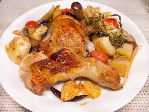 骨付き鶏もも肉と野菜のハーブ焼き