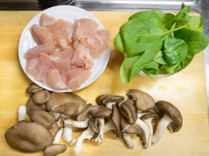 鶏胸肉はそぎ切りに
