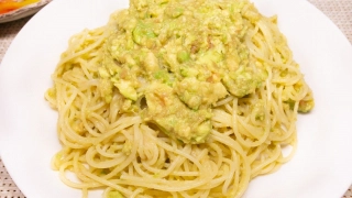 アボカドと明太子のパスタ