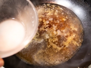 水溶き片栗粉を加える