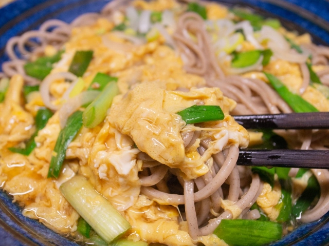 ニラと卵のとろみ蕎麦２