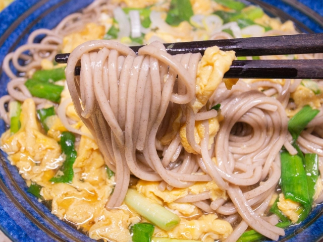 ニラと卵のとろみ蕎麦１
