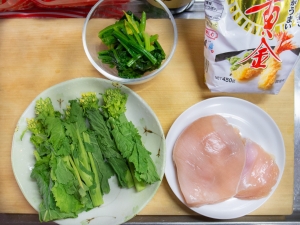 鶏胸肉、菜の花、天ぷら粉、削り節、醤油、砂糖、ほうれん草