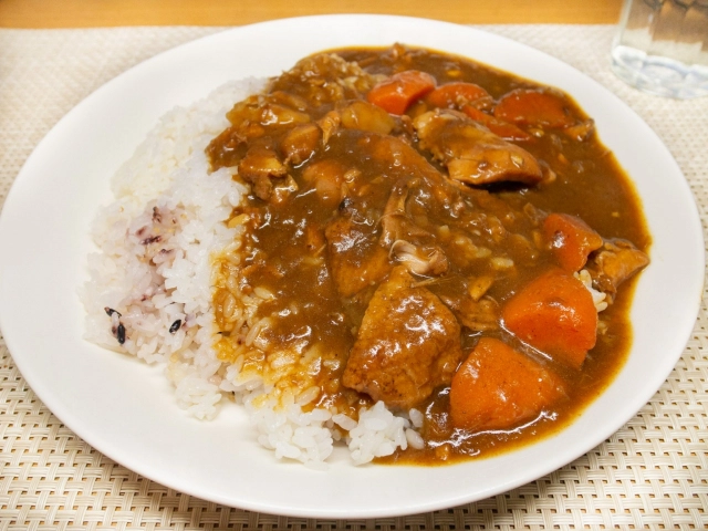 鶏ガラスープで作るチキンカレー