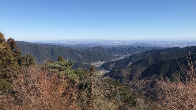 ケーブルカー御岳山駅付近からの展望・元旦にふさわしい青空