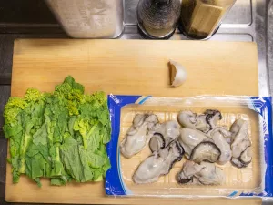 牡蠣、菜の花、ニンニク、オイスターソース、醤油、片栗粉