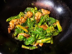 合わせ調味料を加えてできあがり