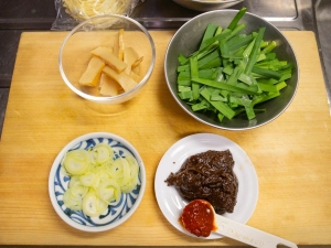 味噌ダレ大さじ２、豆板醤小さじ１
