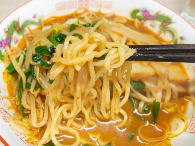 ニラともやしのピリ辛味噌ラーメン２