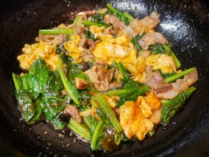 合わせ調味料を加える