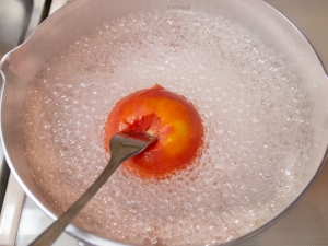 トマトを湯むきにする