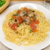 サバ缶とトマトのパスタ・ケールのサラダ