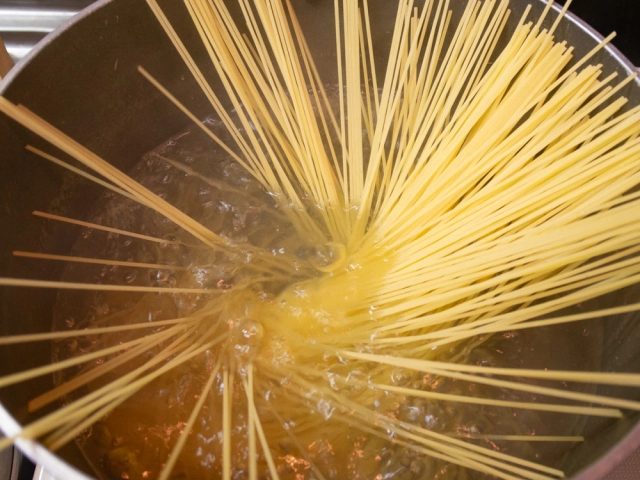 パスタは細めのフェデリーニ
