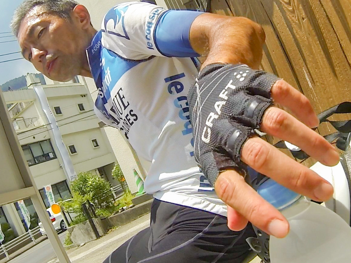 自転車でコケて手首折った