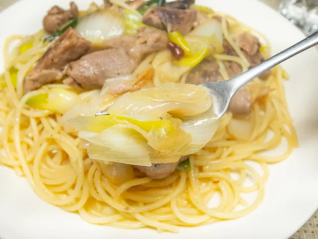 マグロのあらと下仁田ねぎのパスタ２