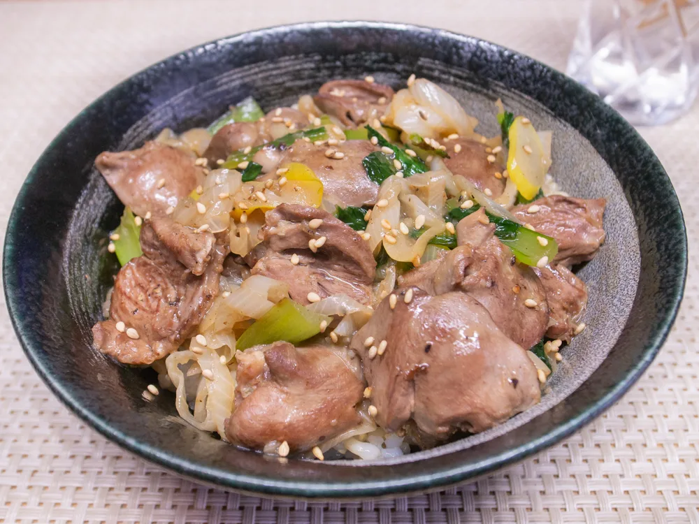 鶏ハツのねぎ塩ダレ丼