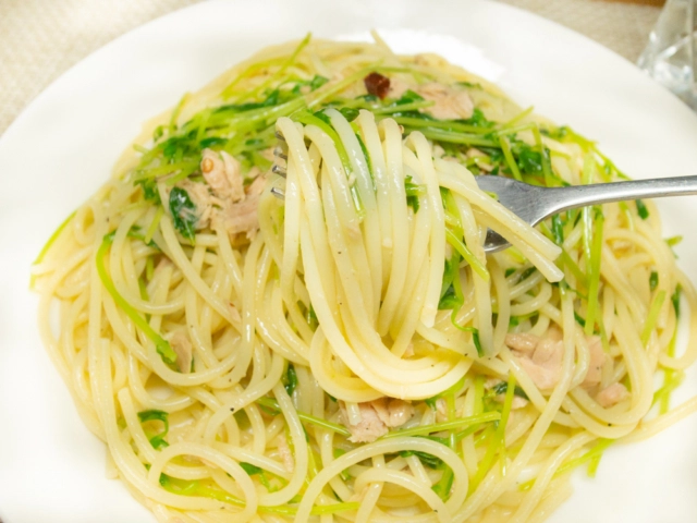 豆苗とツナのパスタ１