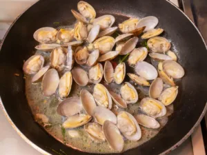 アサリが開くまで加熱