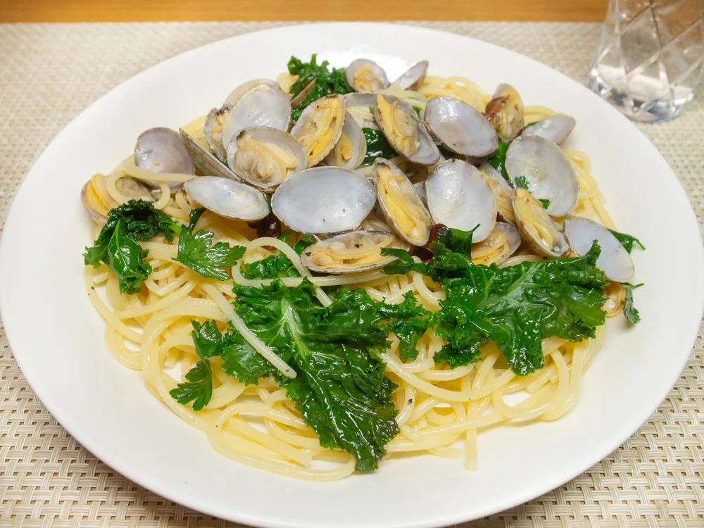 春のケールとイタリアンパセリのボンゴレ