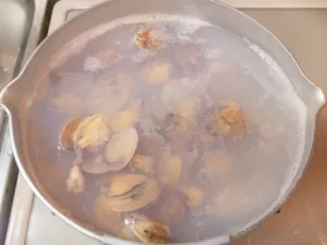 アサリの殻が開いたら火を止める