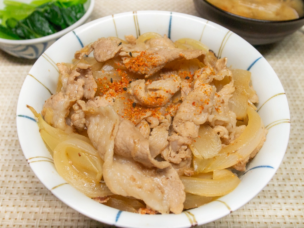 新タマネギの豚丼