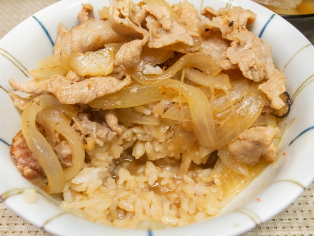 新タマネギの豚丼2