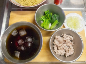 めんつゆは氷を入れて冷やしておく