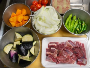 牛肉には塩と胡椒をする