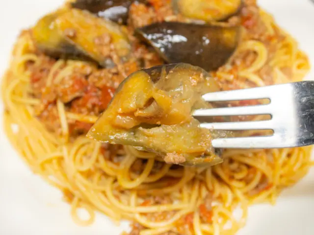 茄子と挽肉のトマトソースパスタ２