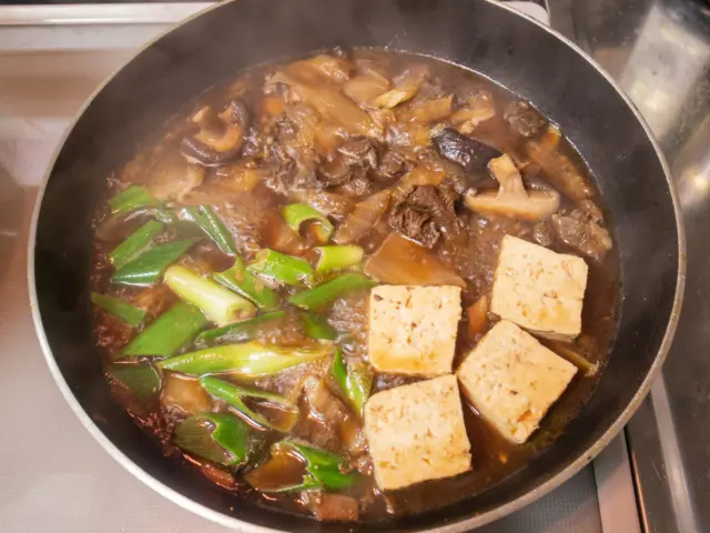 顆粒ダシを加える