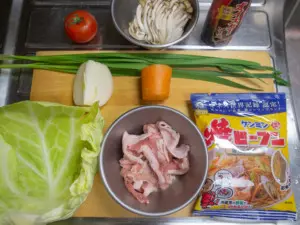 味付ビーフン、人参、タマネギ、キャベツ、ニラ、ぶなしめじ