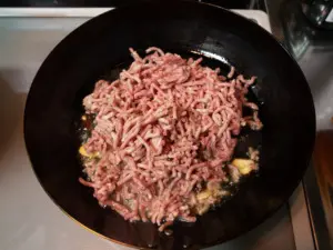 挽肉を加える