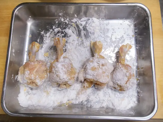 片栗粉をまぶす