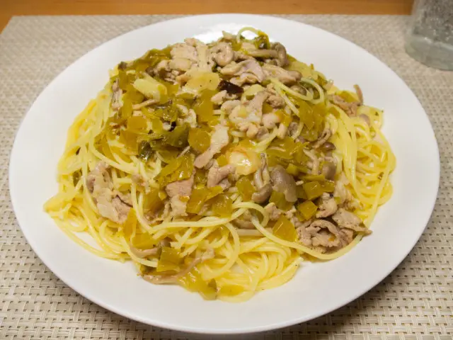 高菜漬けと豚肉のパスタ