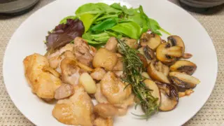 鶏もも肉とマッシュルームのローズマリーソテー