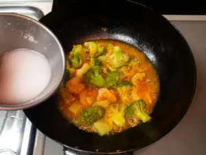 水溶き片栗粉を加える