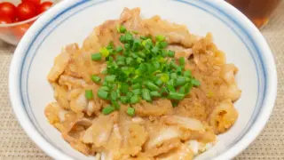 豚バラ肉のみぞれ煮丼