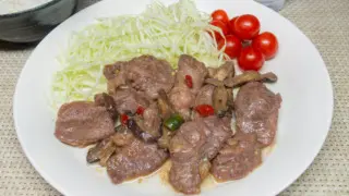 豚カシラの唐辛子ナンプラー炒め