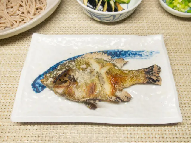 ブルーギルの塩焼き