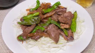 豚ハツとししとうの生姜焼き