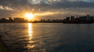 夕日と多摩川