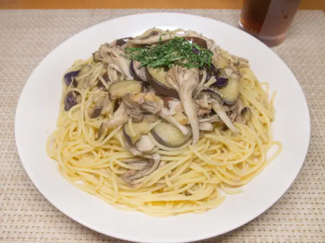 茄子と舞茸とツナのパスタ