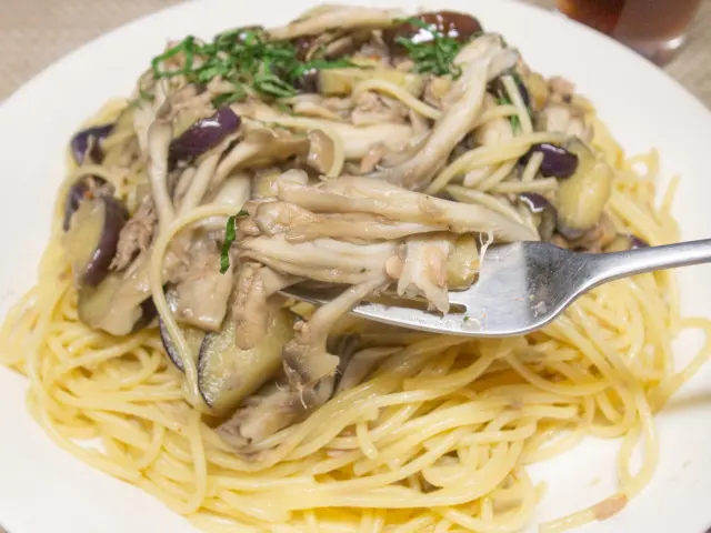茄子と舞茸とツナのパスタ１