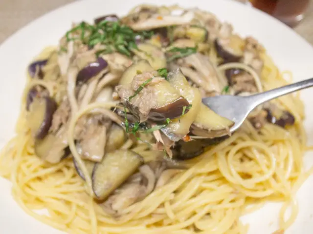 茄子と舞茸とツナのパスタ２